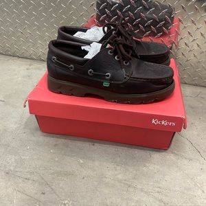 BROWN KICKERS BOAT SHOES